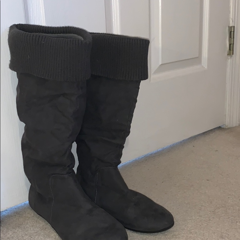 Boots - Picture 2 of 5